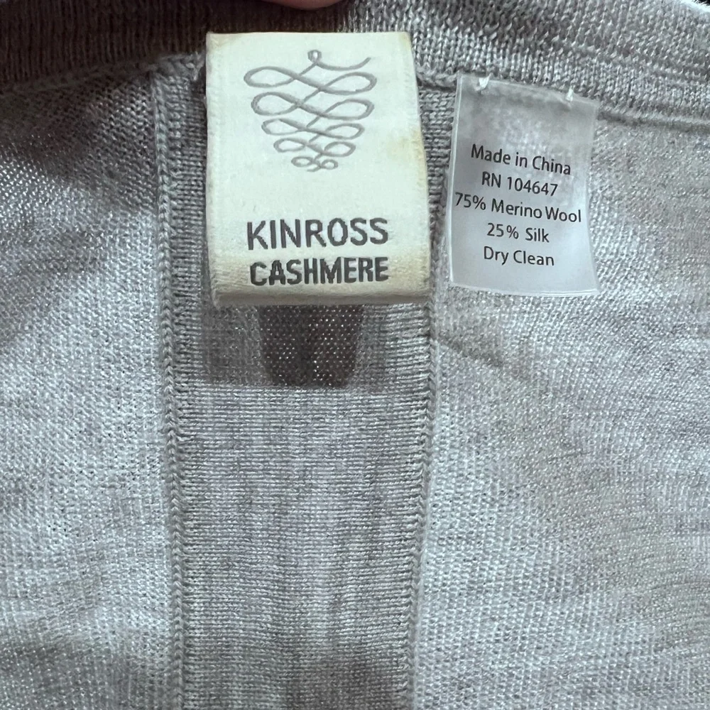 Kinross OS Merino Wool | Silk V-Neck Popover Sweater - Picture 4 of 8
